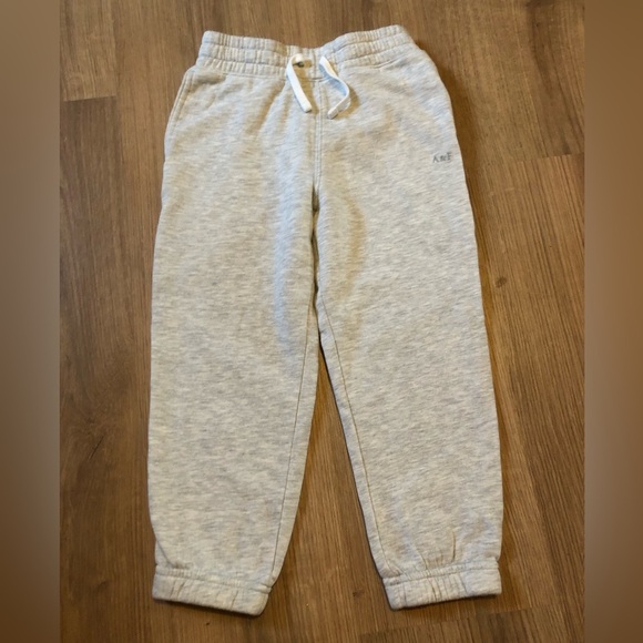 🛤️ Abercrombie Kids Joggers - Picture 1 of 3